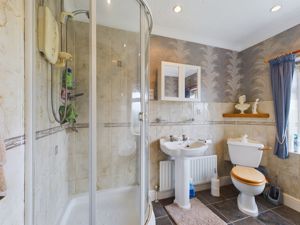 Family Bathroom- click for photo gallery